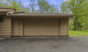 27 Adams Rd, Bloomfield, CT 06002