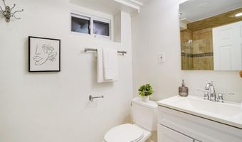 2420 N TAYLOR St, Arlington, VA 22207