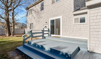 16 Courtway St, Narragansett, RI 02882