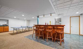 1713 Edgewood Dr, Algonquin, IL 60102