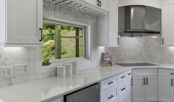 15 Chardonnay Ter, Bedford, NH 03110