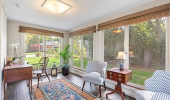 11 Harbour Rd, Barrington, RI 02806
