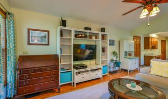5 Warwick Ln, Athens, OH 45701