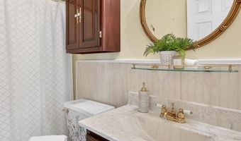 618 Running Creek Dr, Ballwin, MO 63021