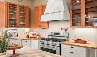 20409 70th St E, Bonney Lake, WA 98391