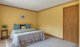 82 Pilgrim Dr, Bedford, NH 03110