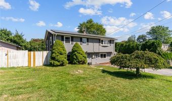 5 Lea Dr, Bristol, RI 02809