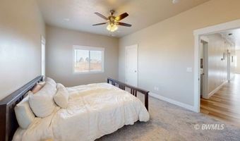 1015 E Canyon Dr, Big Water, UT 84741