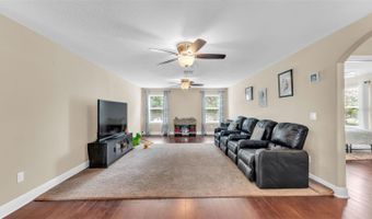 132 MAGNETA Loop, Auburndale, FL 33823