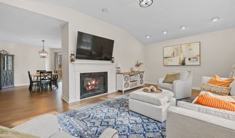 7 Silversmith Dr, Danbury, CT 06811