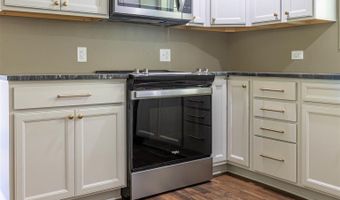 22 Shady Ln, Albertville, AL 35950