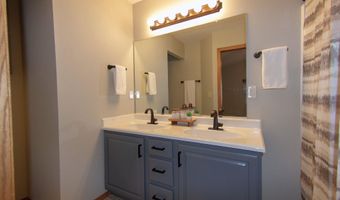 707 S Hedgewood Cir, Andover, KS 67002