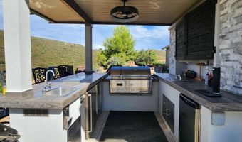 23475 Trappers Hollow Rd, Alpine, CA 91901