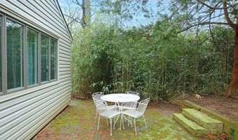 222 Red Hill Rd, Middletown, NJ 07748
