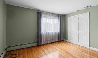 6 Varnum Ave, Bristol, RI 02809