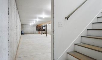 633 Streamside Ave, Hermon, ME 04401