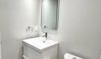 118 ROBERTS Ln 300, Alexandria, VA 22314