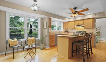 706 Eaglebrooke Dr, Ballwin, MO 63021