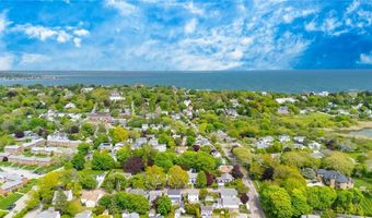 7 Florence Ave, Newport, RI 02840