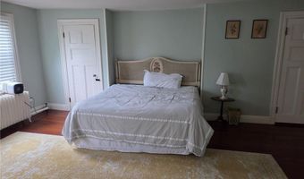 45 Woodlawn Ave 1, Bristol, RI 02809
