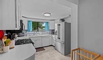 82 Vera St, Warwick, RI 02886