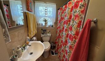 449 OAK St, Big Sandy, TN 38221