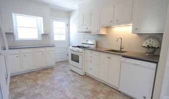 85 Ivy St, Branford, CT 06405
