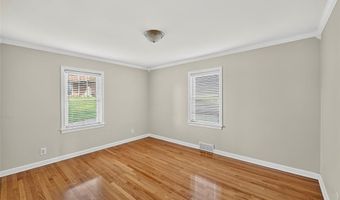 105 N Elm St, Ballwin, MO 63011