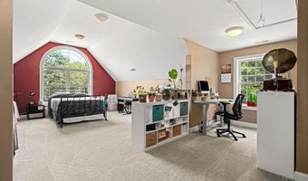 60 Camelot Dr, Bedford, NH 03110