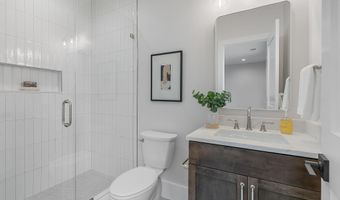 809 N KENMORE St, Arlington, VA 22201