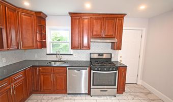 57 Netherwood Dr, Albertson, NY 11507