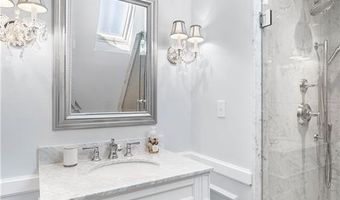 541 Bellevue Ave 5, Newport, RI 02840