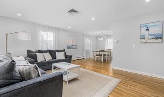 384 Valley Rd, Middletown, RI 02842