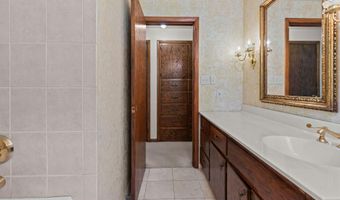 630 W CAPITOL Dr, Appleton, WI 54911
