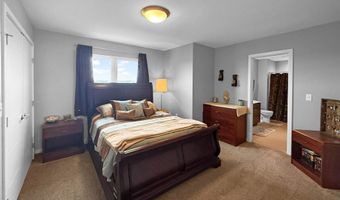 3906 Lone Peak Dr, Bismarck, ND 58503