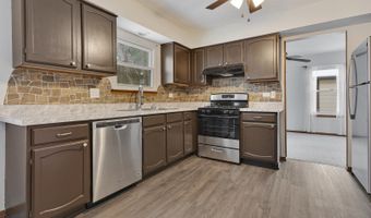 820 Red Coach Ln, Algonquin, IL 60102