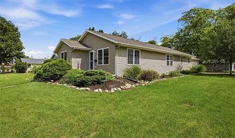 1103 E 1st St, Anamosa, IA 52205
