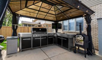 541 N 4th Ave, Addison, IL 60101