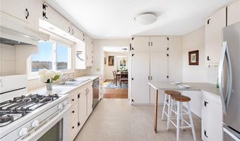 124 Houston Ave, Narragansett, RI 02882