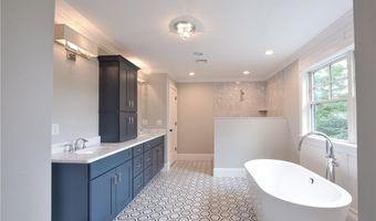 01 Highland Woods Dr, East Greenwich, RI 02818