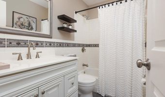 28 BIRCH St, Beachwood, NJ 08722