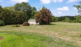 6 Gumpas Hill Rd, Pelham, NH 03076