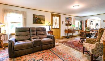 852 Pequawket Trl, Baldwin, ME 04091