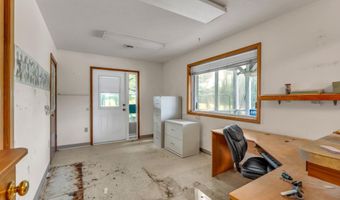 662 E 1452 Rd, Baldwin City, KS 66006