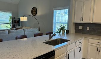 1375 Whitney Dr, Aberdeen, NC 28315