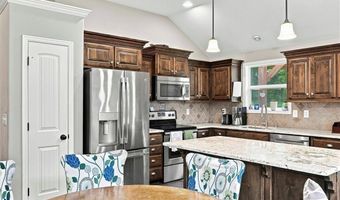 16805 Juniper Dr, Basehor, KS 66007