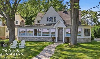 206 Edgewater Dr, Algonac, MI 48001