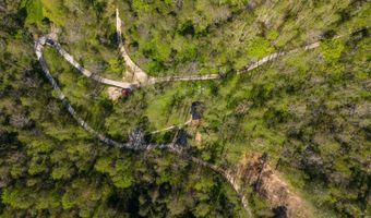 22 Still Hand Ln, Beattyville, KY 41311