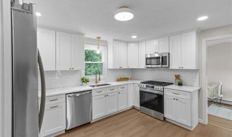 21 Hope Hill Ter, Cranston, RI 02921
