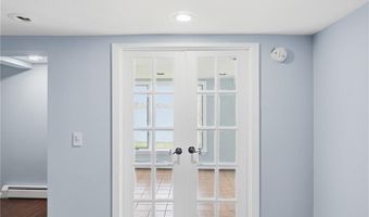 29 E Shore Dr, Coventry, RI 02816